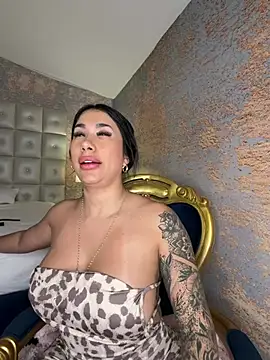 Kiim_taaylor - Foam on my big ass 🔥🔥🔥