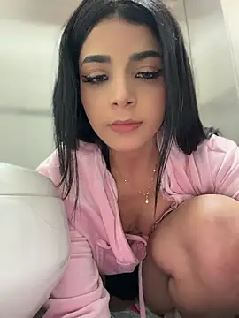 ArieliciousXXX - RIDE ON DILDO IN PUBLIC 😈😻