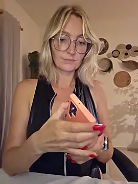 MissMialicious - TIP 54tkn ➡️ 1x VIDEO MY CHOICE