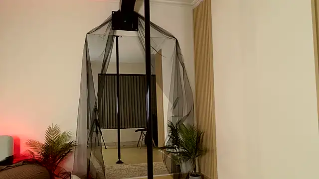 Zoe_Benson - Strptease+dance around the pole