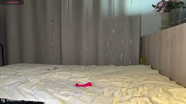 Sexxynikky - take off top