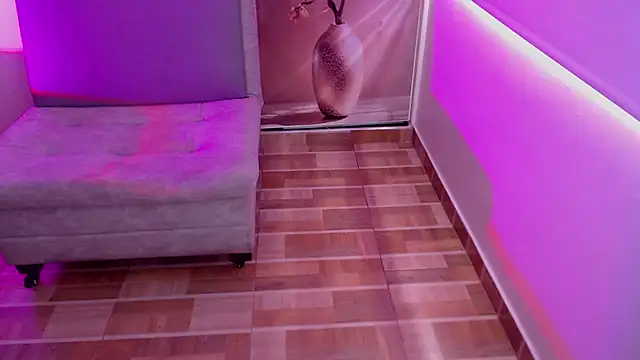 Milfrousse - Oil show on tits and ass
