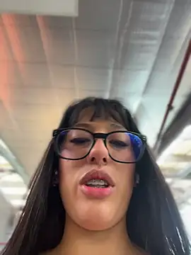Susi_chimm - Show boobs in public
