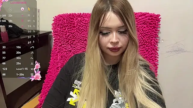 Miafruit - Show the tongue