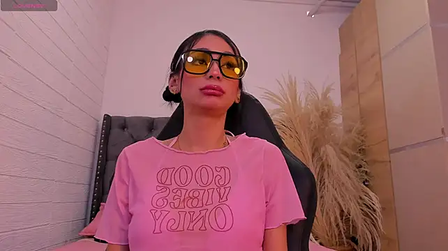 IzzyHiltton_ - cum in tits