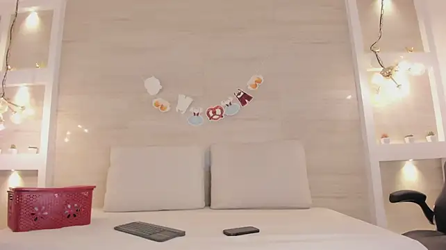Chloe_murray - Spread your legs and fuck + fingers!