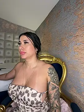 Kiim_taaylor - Foam on my big ass 🔥🔥🔥