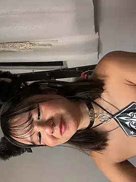 Ivi_sunny - Striptease+ rub my clit