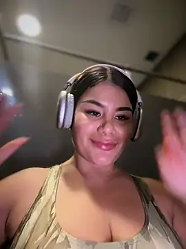 Issane_Peru - Ged naked and play pussy