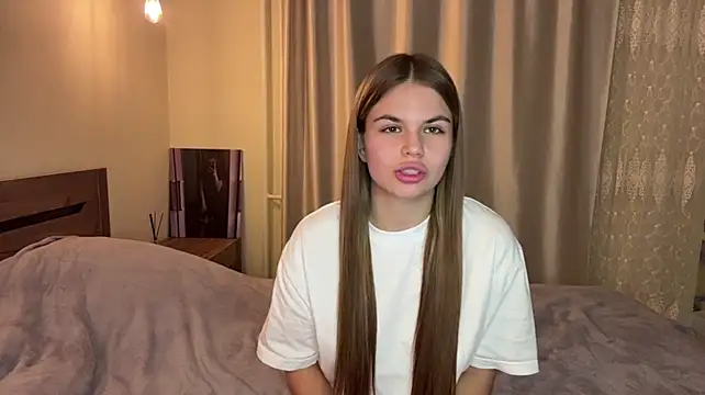 MillaBabe - Take off my shorts and show my ass)