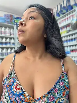 ISABELLA__LUNA - playing with my pussy in the store