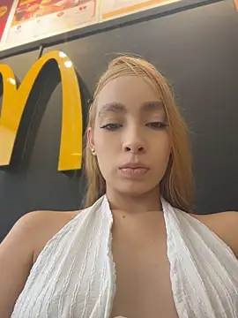 Isabella-gaviria - PANTY OFF +FUCK MY PUSSY IN PUBLIC(MALL)