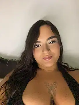Curvysofii - Flash boobs