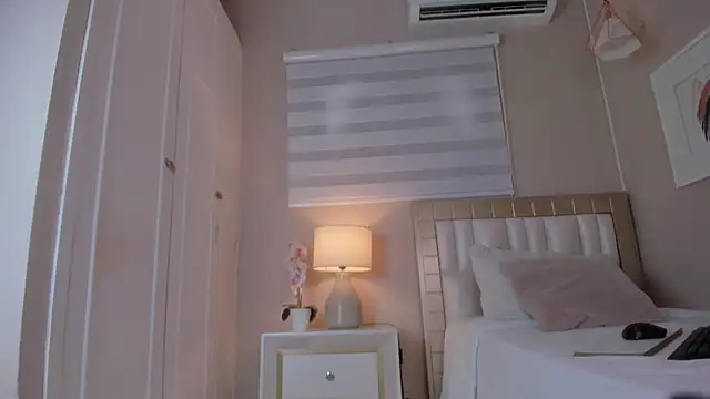 Isabela__x - no panty