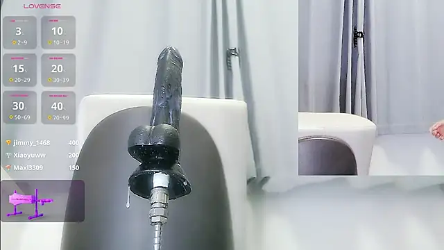 Mya8860 - 寂寞少妇老公不在受不了，进来让你为所欲为。水多多，控制炮机3分钟