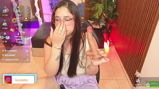 lauxury_tay1