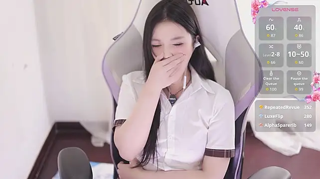 Kitty_baby77 - 完成任务 内裤含嘴里 M腿5分钟 最后一个完成任务的控制黑牛5分钟