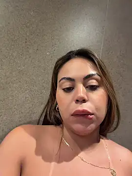 LariiHotWife - Masturbar shopping 🔥🔥