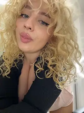 CurlyDaisy - LT gets snapchat+1 sexy video + 3 min CT