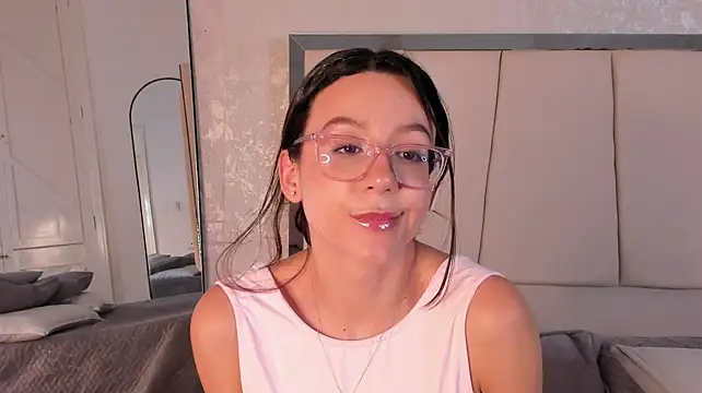 Arii_wilde - Hands squeezing my butt tightly