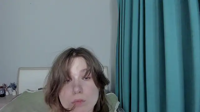 JennyHardy - shake my underboobs