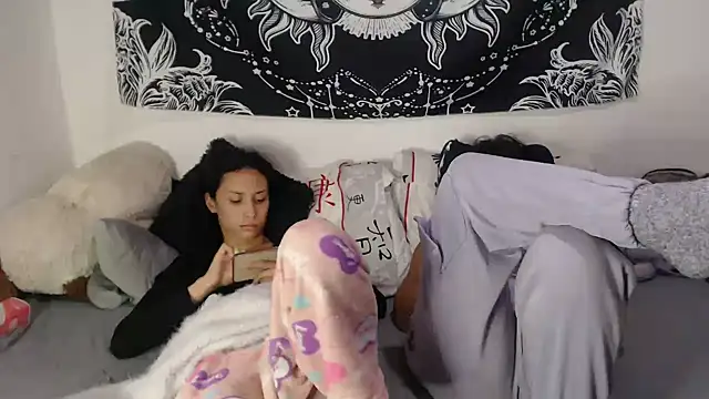 Abby_n_emily - SHOW TITS