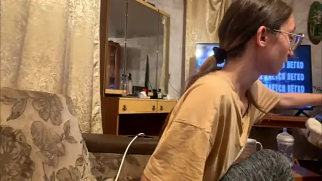 Eva_crazys - Play with my shirt