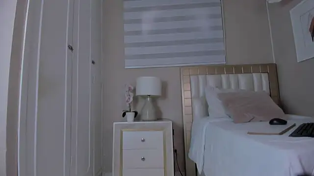 Isabela__x - no panty