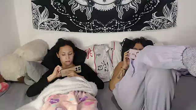 Abby_n_emily - SHOW TITS