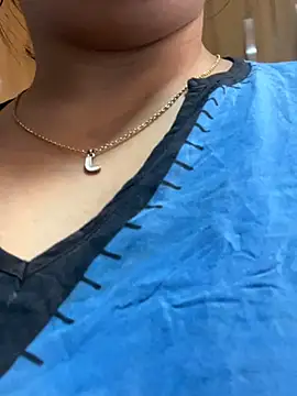 Kalpanaaishaa - fucks pussy with fingers