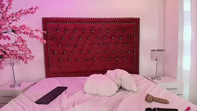 Daphne_glas - oil on my tits 💜💦