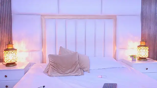 AbannyRogerss - Show my cameltow in doggy 🍑