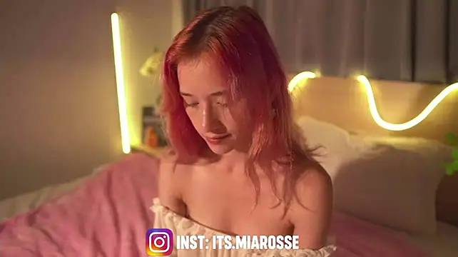 ItsMiaRosee - All Body in Oil + Show With Toy❤️