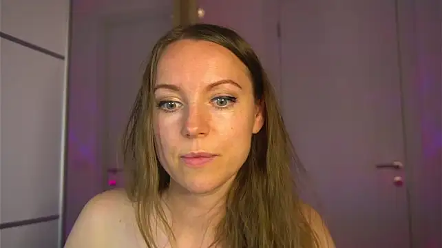 Cocosweetty - Naked for 10 min