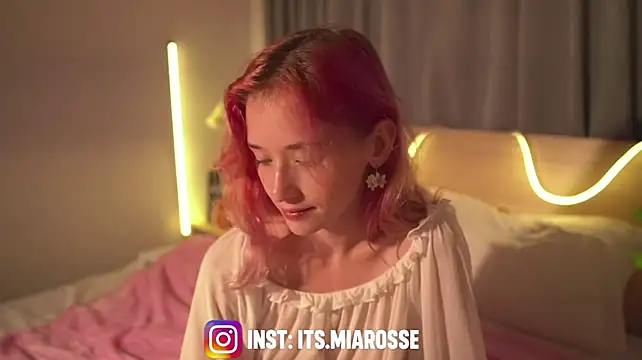 ItsMiaRosee - All Body in Oil + Show With Toy❤️