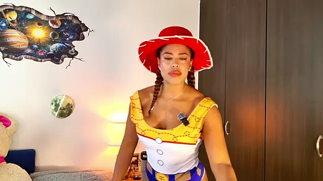 SarahCinnamon- - Each 100 mischievous cowgirl🤠😈🤭