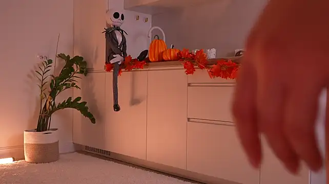 Miablueye - Jerk off om the headstand