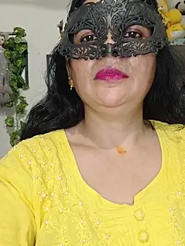 BhabhiPooja69 - body oil shows