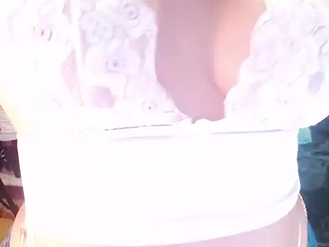 Sofiacowperx - Show tits and play with oil + massage😈