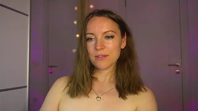 Cocosweetty - Naked for 10 min