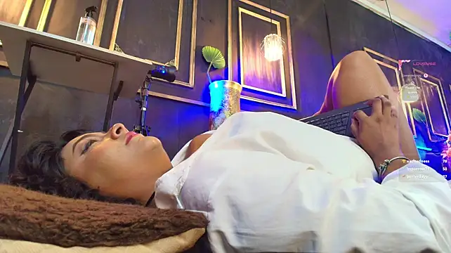 Alexa_cruz__ - Rain oil on legs