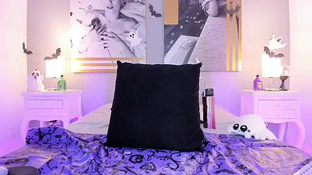 AlannaViera - SHOW FEET AND TOUCH IT 🖤