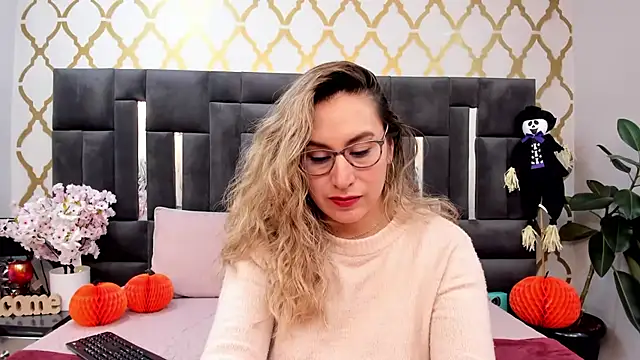 RubbyTaylor - Suck dildo + Spank titis x6