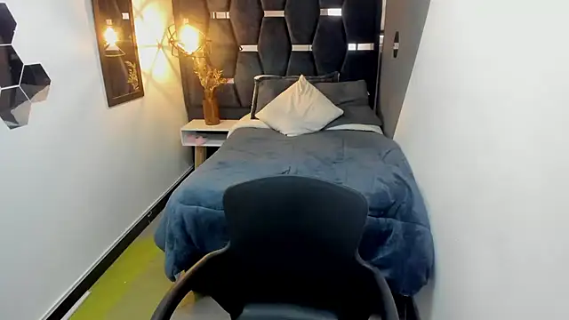 Alanna_Thompson_ - SHOW PUSSY IN DOGGY 🍑😏