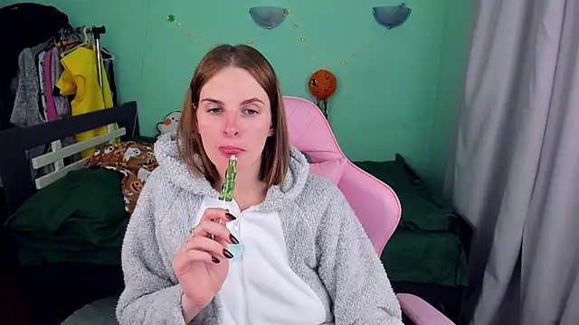 SabrinaRayX - show "banana eats banana"