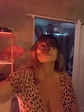 Marcelabusty - Passar vela quente no mamilo