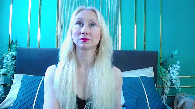 KissDreamm - topless dance