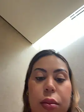 LariiHotWife - Masturbar shopping 🔥🔥
