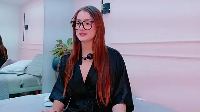 DanielleDNicola - doggy in panties🐕🔥