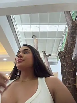BellaLeclair_ - Lick nipple in public